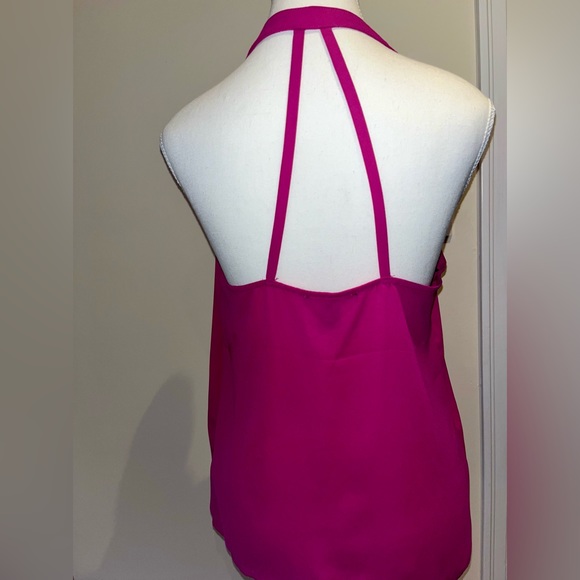 Very cute top flowing and light with lovely Chris cross in the back - Picture 2 of 4